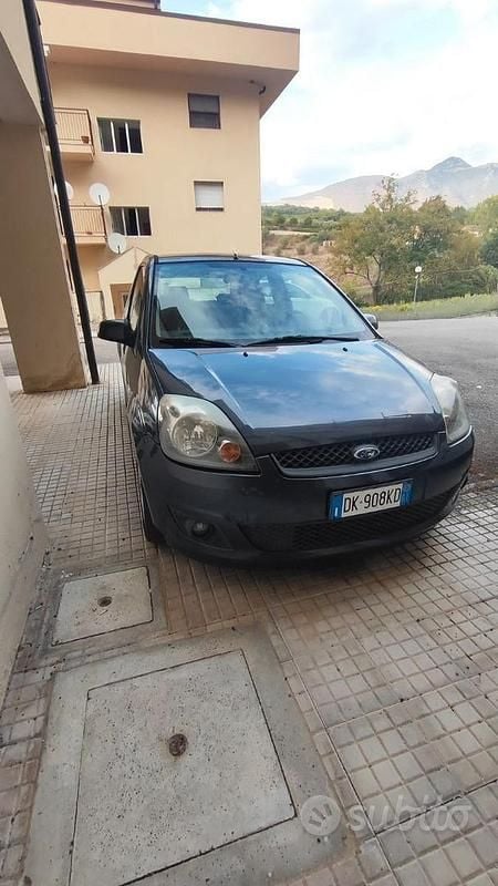 Gebraucht Ford Fiesta 69 PS (50 kW) 2007 Grau Kleinwagen