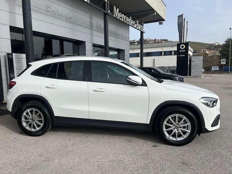 Usata Mercedes GLA180 Business 116 CV (85 kW) 2022 Bianco SUV