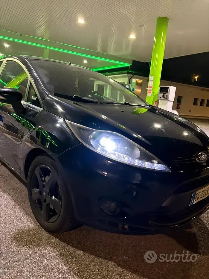 Usata Ford Fiesta 70 CV (51 kW) 2011 Nero Utilitaria
