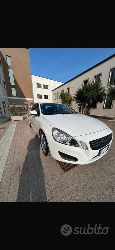 Usata Volvo S60 115 CV (84 kW) 2011 Bianco Berlina