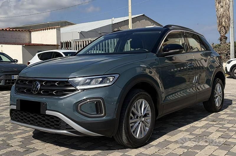 Usata VW T-Roc Life 116 CV (85 kW) 2022 Nero SUV