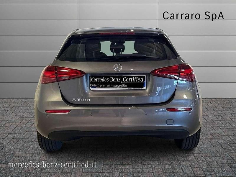 Usata Mercedes A180 Advanced 116 CV (85 kW) 2025 Grigio montagna Berlina