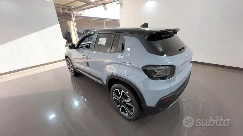 Nuova Jeep Avenger Summit 101 CV (74 kW) 2025 Grigio SUV