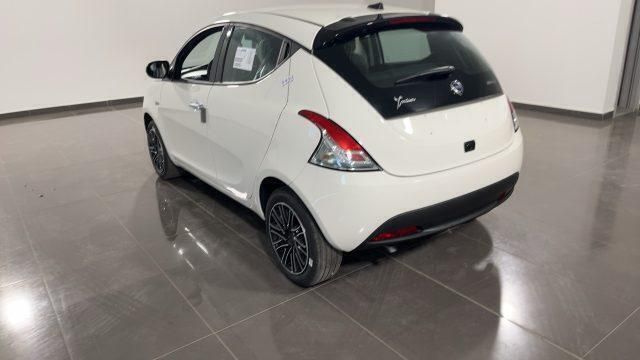Usata Lancia Ypsilon Gold 69 CV (50 kW) 2023 Bianco Utilitaria