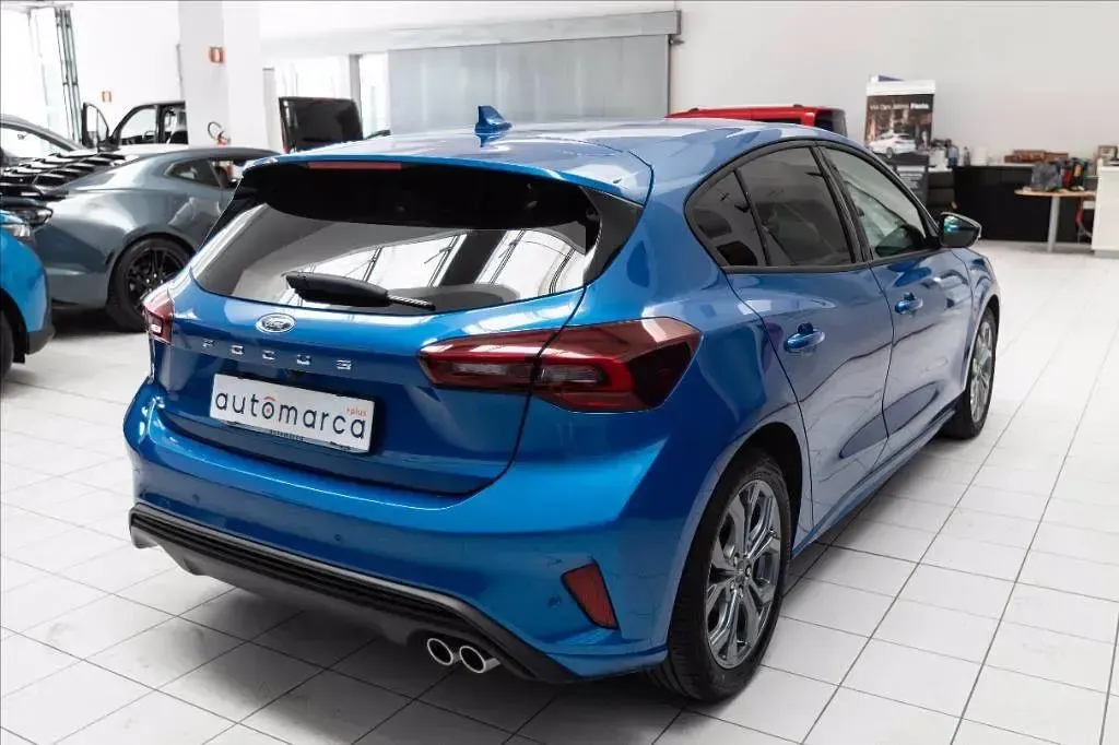 Usata Ford Focus ST-Line 125 CV (91 kW) 2024 Blu metallizzato Berlina