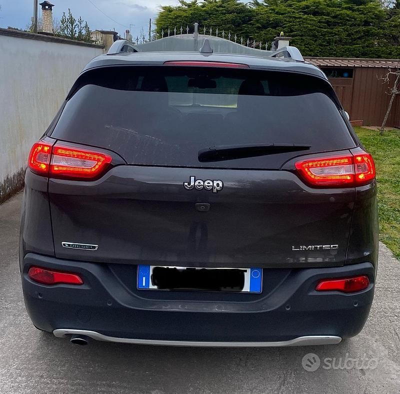 Usata Jeep Cherokee 140 CV (102 kW) 2014 Grigio SUV