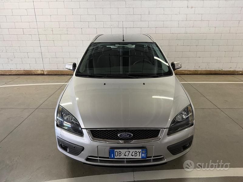 Usata Ford Focus S 115 CV (84 kW) 2006 Grigio Station wagon