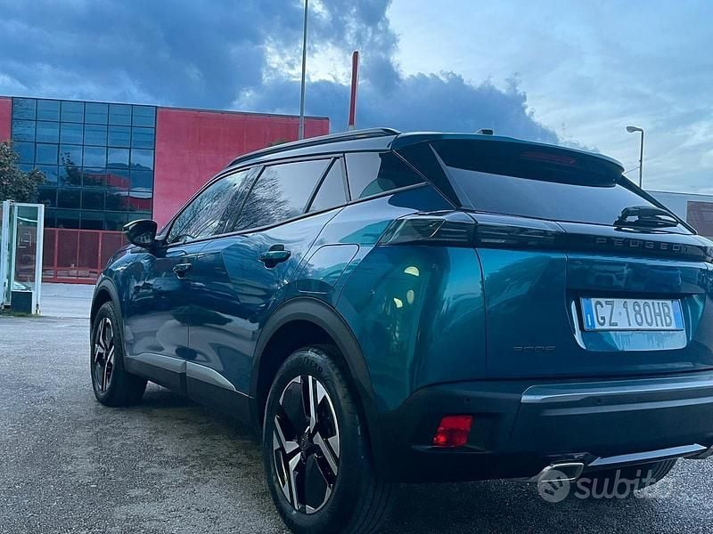 Usata Peugeot 2008 Allure 131 CV (96 kW) 2025 Verde SUV