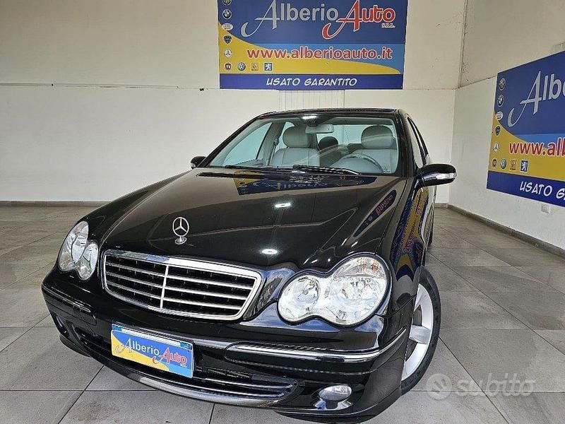 Usata Mercedes C220 Avantgarde 150 CV (110 kW) 2006 Nero Berlina