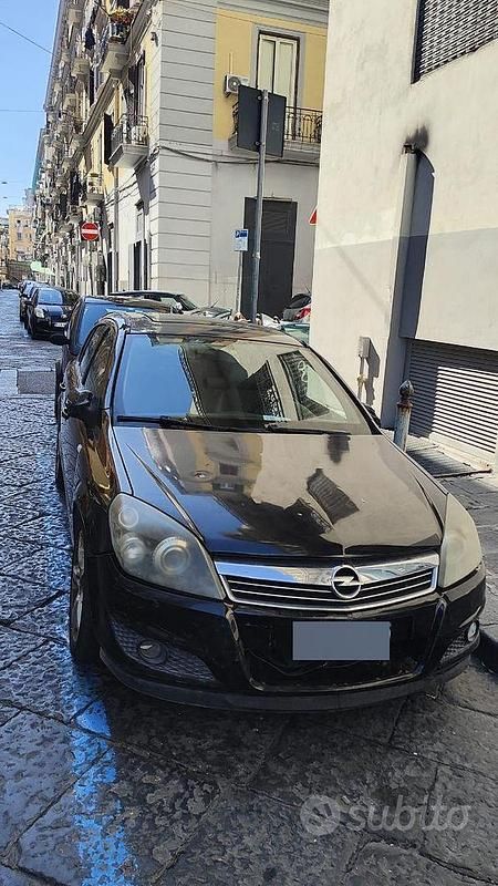 Usata Opel Astra Cosmo 125 CV (91 kW) 2007 Nero Berlina