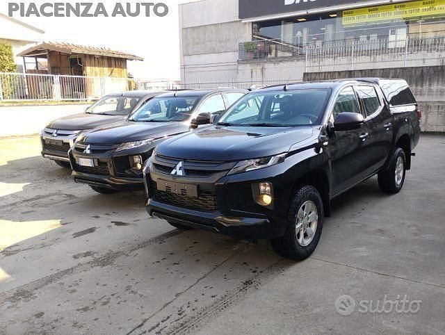 Usata Mitsubishi L200 Select 150 CV (110 kW) 2021 Nero Pick-up