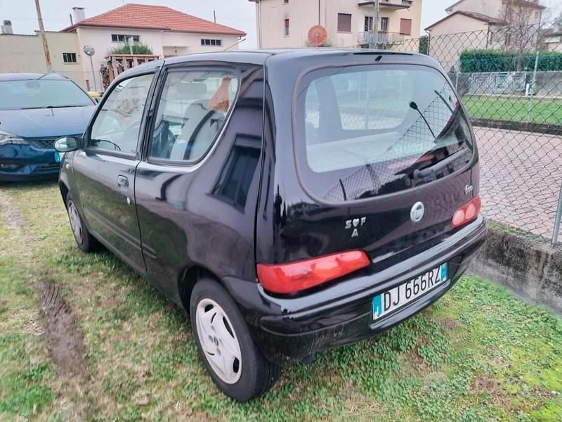 Usata Fiat 600 54 CV (39 kW) 2007 Nero Utilitaria