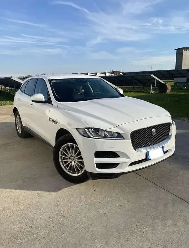 Usata Jaguar F-Pace Portfolio 180 CV (132 kW) 2017 Bianco SUV