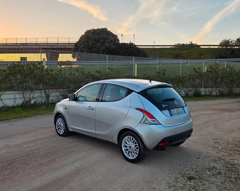 Usata Lancia Ypsilon S 95 CV (69 kW) 2014 Argento Utilitaria