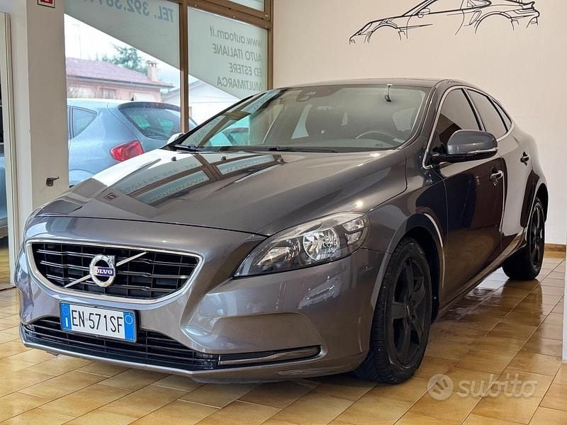 Usata Volvo V40 Summum 150 CV (110 kW) 2014 Grigio Berlina