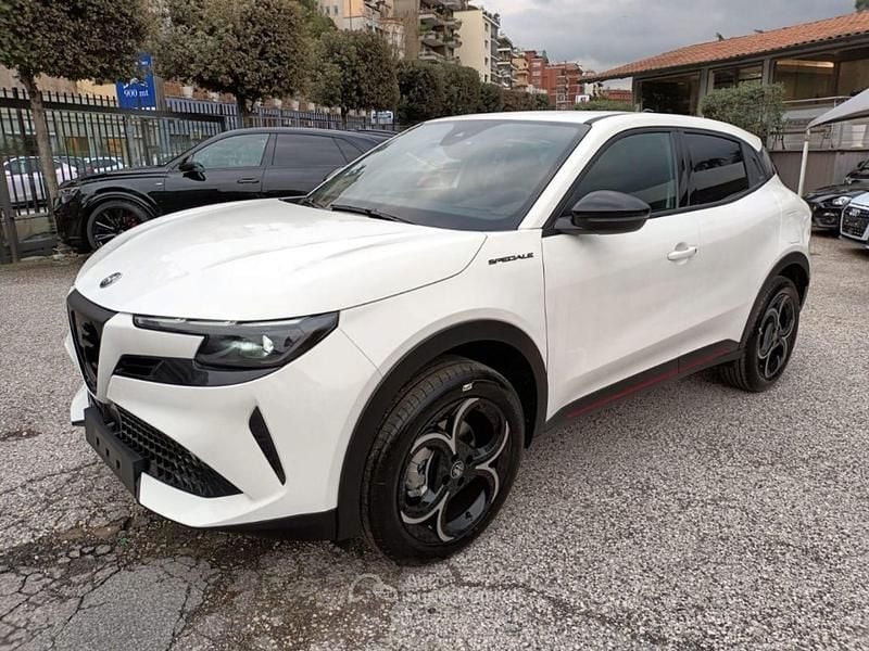Nuova Alfa Romeo Junior Edizione Speciale 136 CV (100 kW) 2026 Bianco SUV