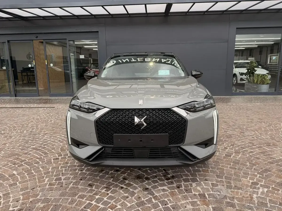 Usado DS Automobiles DS3 Bastille 101 CV (74 kW) 2024 Gris SUV