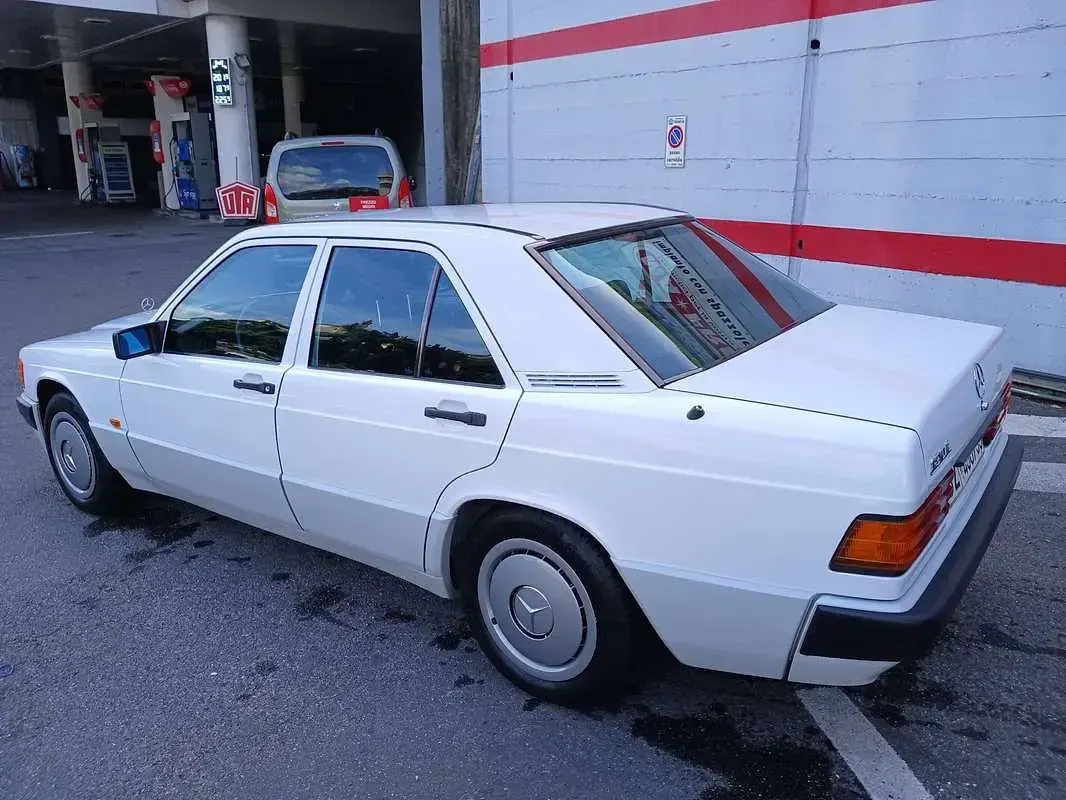 Usata Mercedes 190 122 CV (89 kW) 1989 Bianco Berlina