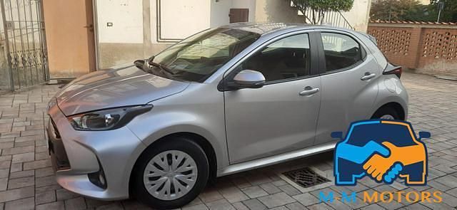 Usata Toyota Yaris Active 116 CV (85 kW) 2023 Grigio Utilitaria