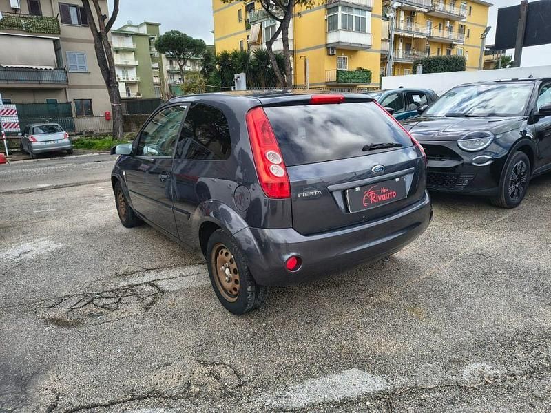 Usata Ford Fiesta 75 CV (55 kW) 2008 Grigio Utilitaria
