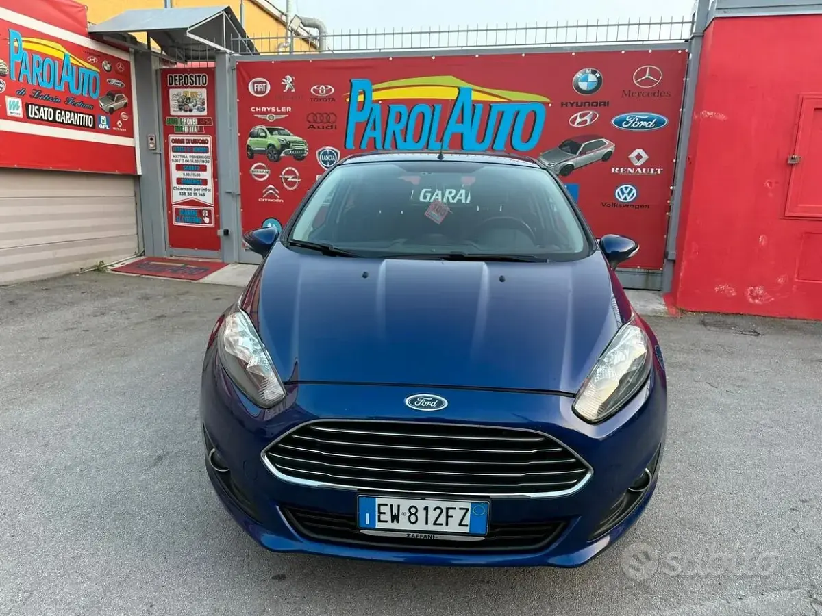 Usata Ford Fiesta Titanium 75 CV (55 kW) 2014 Blu Utilitaria