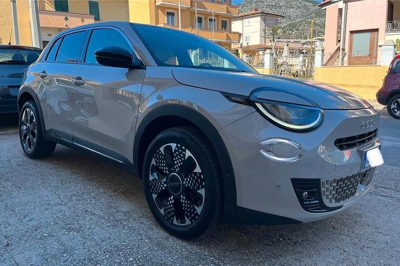 Usata Fiat 600 La Prima 100 CV (73 kW) 2025 Beige SUV