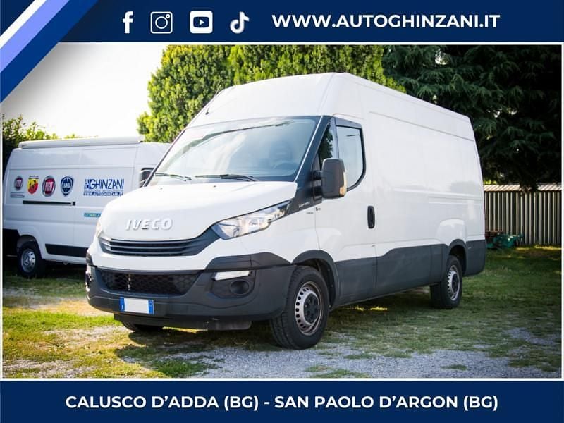 Usata Iveco Daily 136 CV (100 kW) 2019 Bianco gelato Furgone