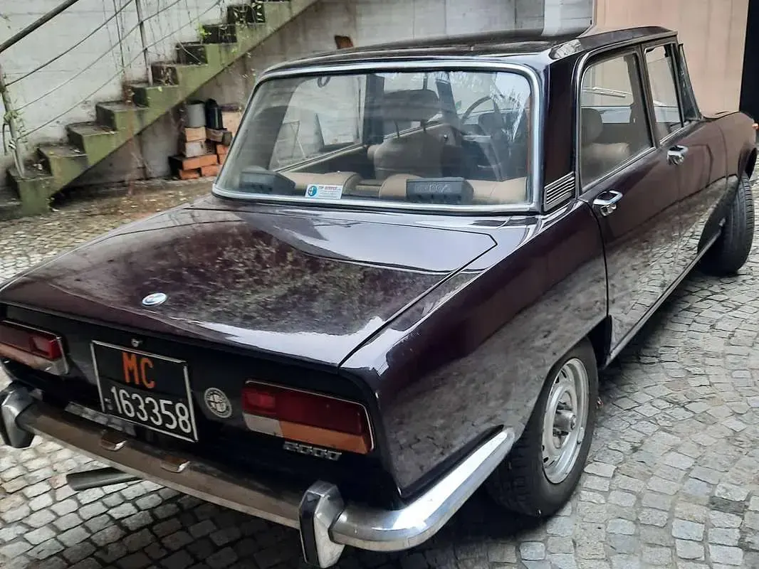 Usata Alfa Romeo 2000 109 CV (80 kW) 1975 Lilla Berlina