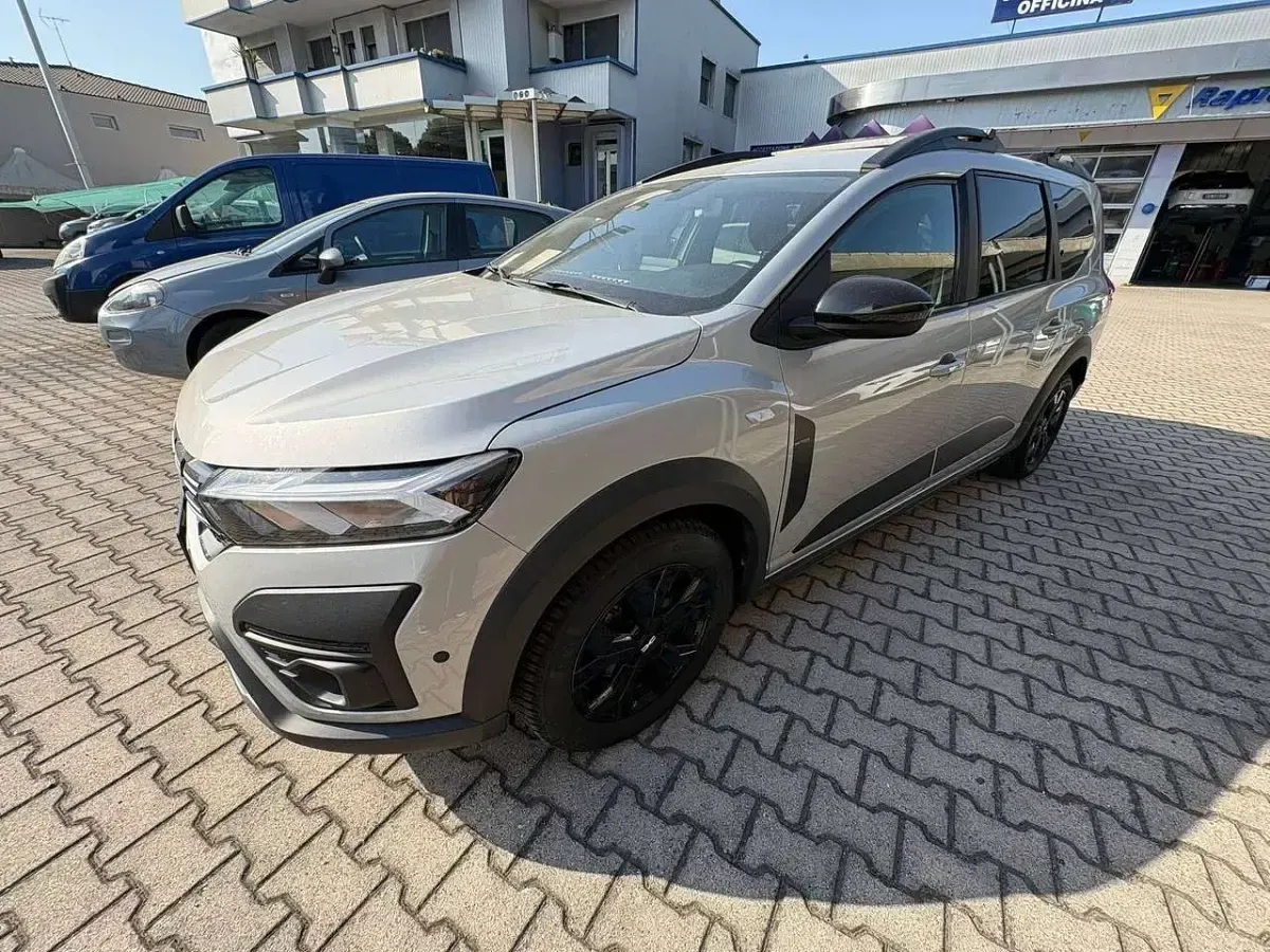 Usata Dacia Jogger Extreme 101 CV (74 kW) 2023 Grigio Monovolume