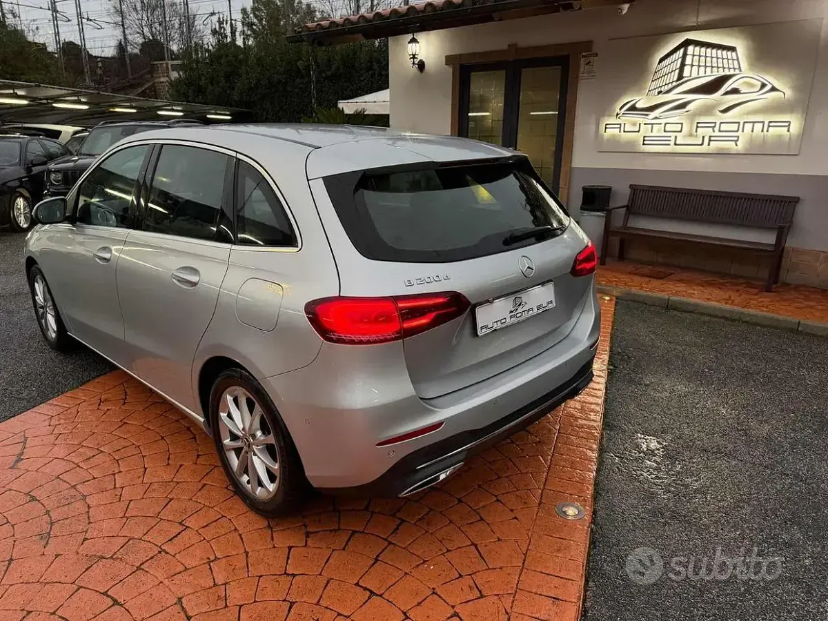 Begagnad Mercedes B200 Premium 150 HK (110 kW) 2020 Grå Minibuss
