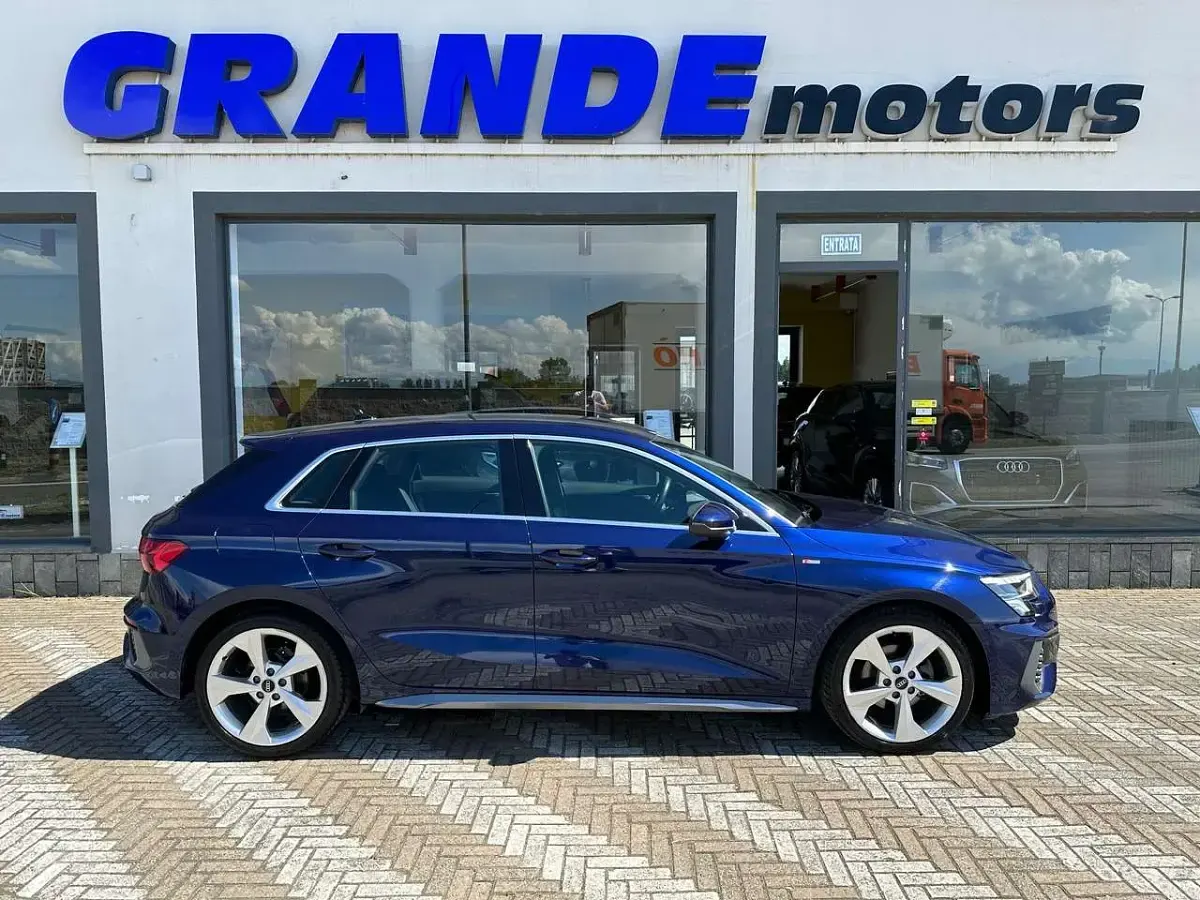 Usata Audi A3 116 CV (85 kW) 2024 Blu navarra Berlina
