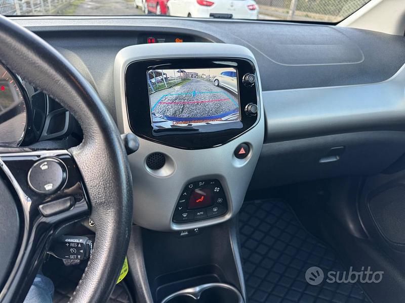 Usata Toyota Aygo X-Black 69 CV (50 kW) 2017 Verde Utilitaria