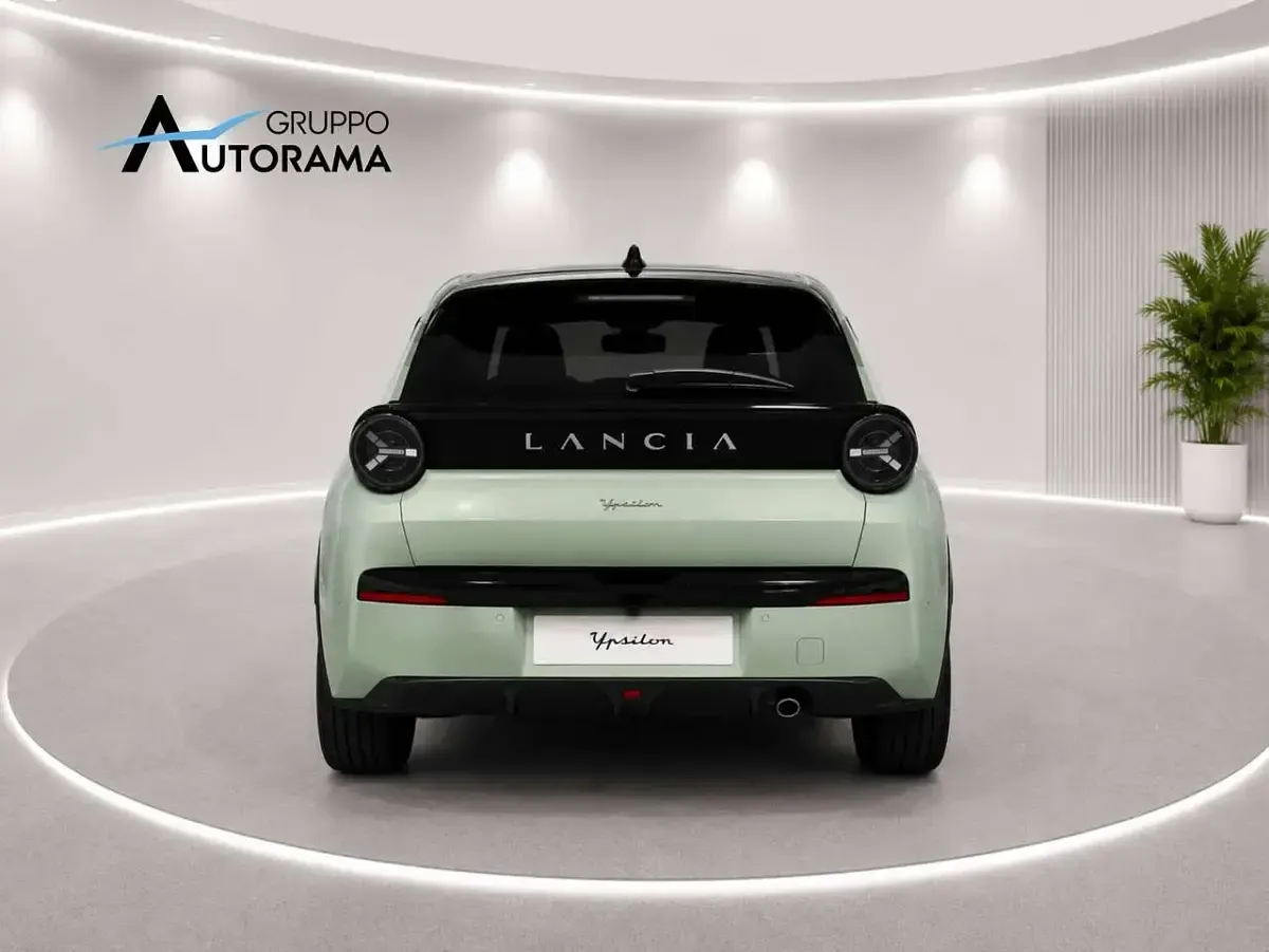 Usata Lancia Ypsilon 101 CV (74 kW) 2024 Bianco Utilitaria