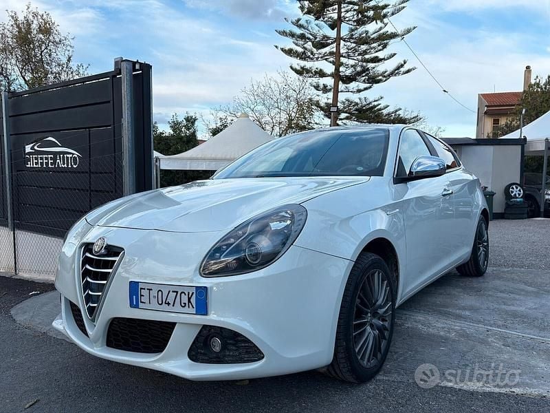 Usata Alfa Romeo Giulietta Exclusive 150 CV (110 kW) 2014 Bianco Utilitaria