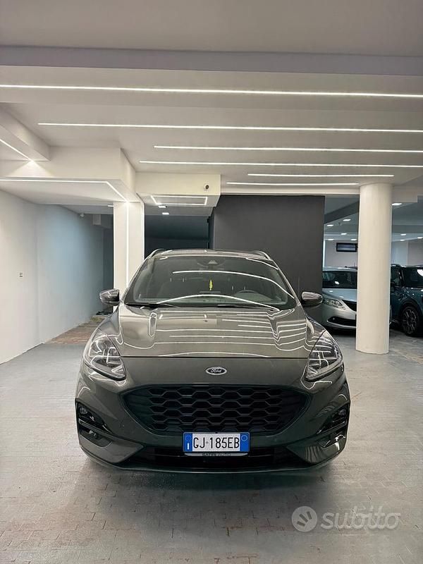 Usata Ford Kuga ST-Line 120 CV (88 kW) 2022 Grigio SUV