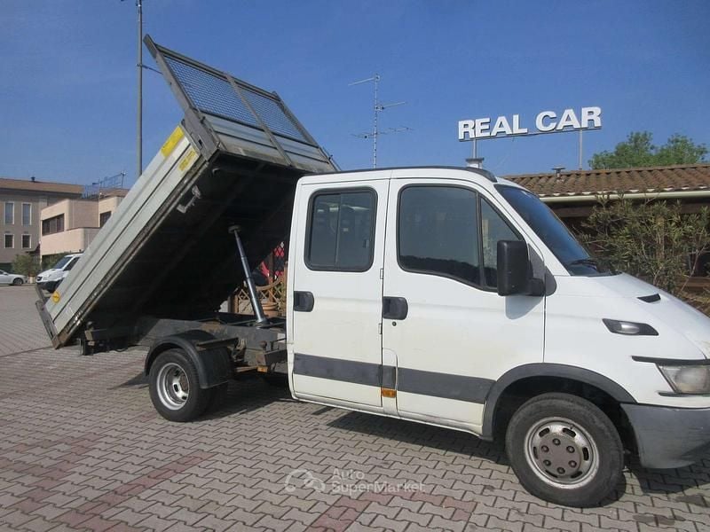 Usata Iveco 35.12 116 CV (85 kW) 2006 Bianco Furgone