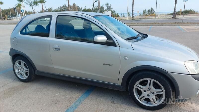 Usata Opel Corsa 75 CV (55 kW) 2002 Grigio Utilitaria