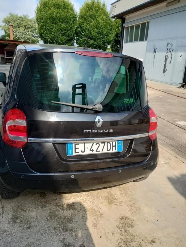 Usata Renault Modus 75 CV (55 kW) 2011 Nero Monovolume