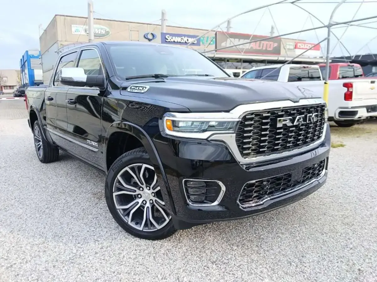 Nuova RAM 1500 540 CV (397 kW) 2026 Nero Pick-up