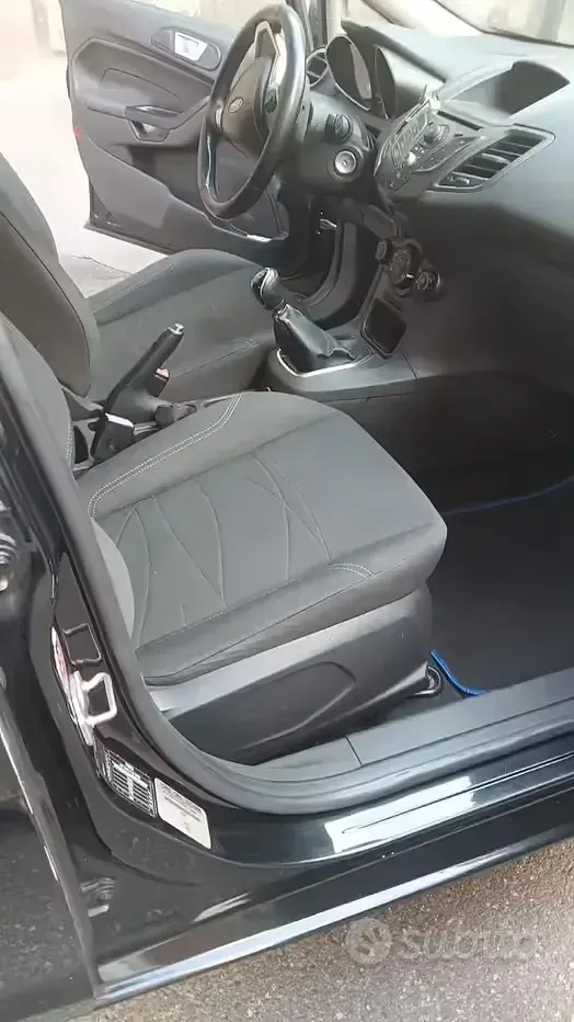 Usata Ford Fiesta 97 CV (71 kW) 2013 Nero Utilitaria