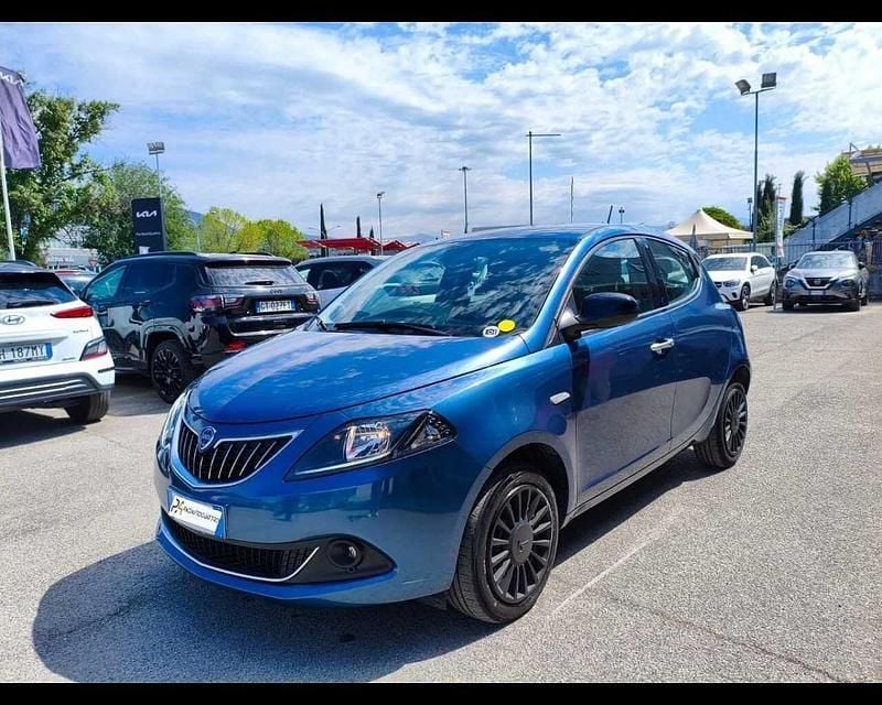 Usata Lancia Ypsilon Silver 69 CV (50 kW) 2022 Blu Utilitaria