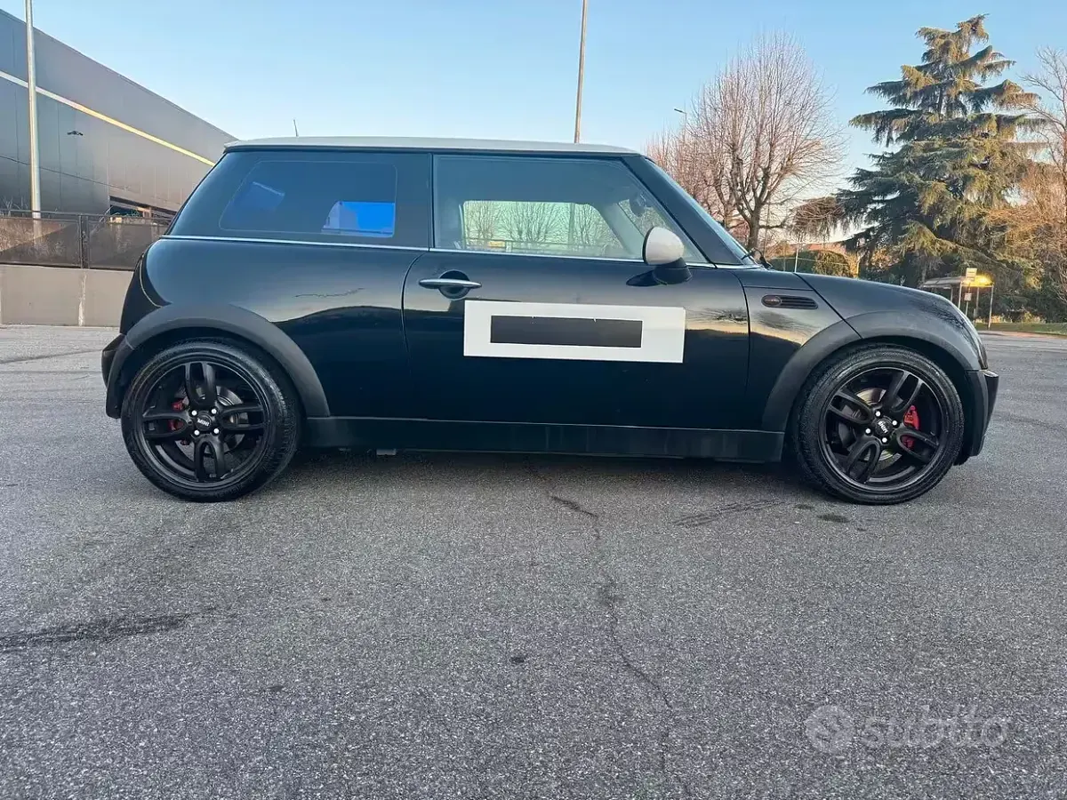Usata Mini Cooper 116 CV (85 kW) 2005 Nero Utilitaria