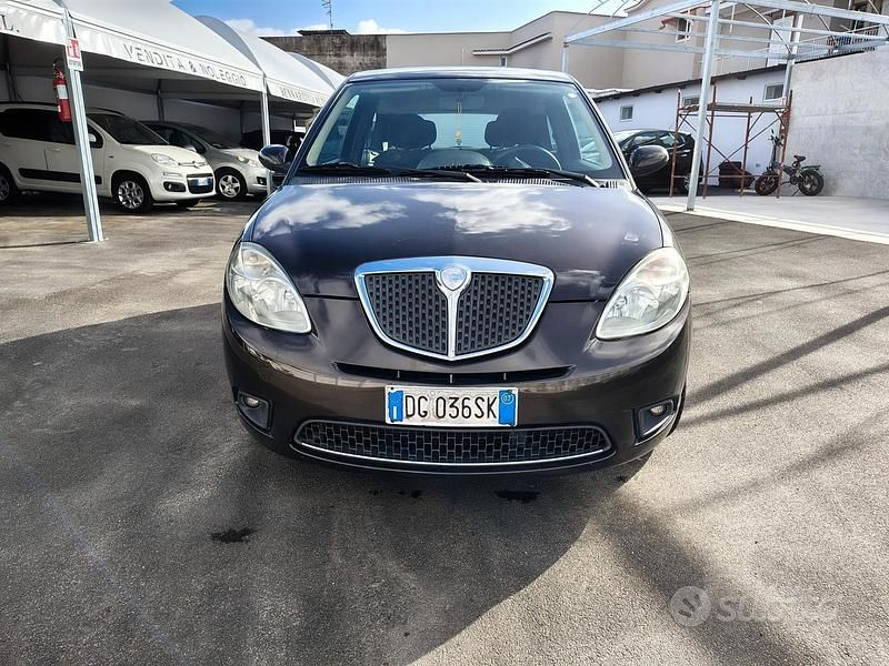 Usata Lancia Ypsilon 75 CV (55 kW) 2007 Marrone Utilitaria