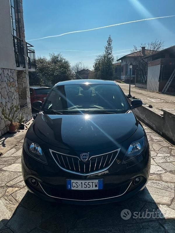 Usata Lancia Ypsilon 69 CV (50 kW) 2024 Nero Utilitaria