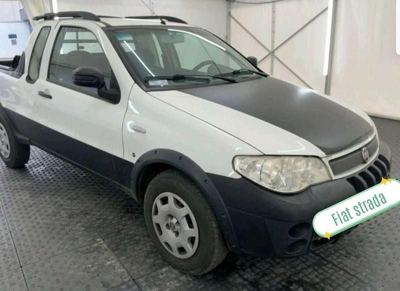 Bianco Usata 2011 Fiat Strada Pick-up | 12.900 € (Molto cara) - Immagine 1/4