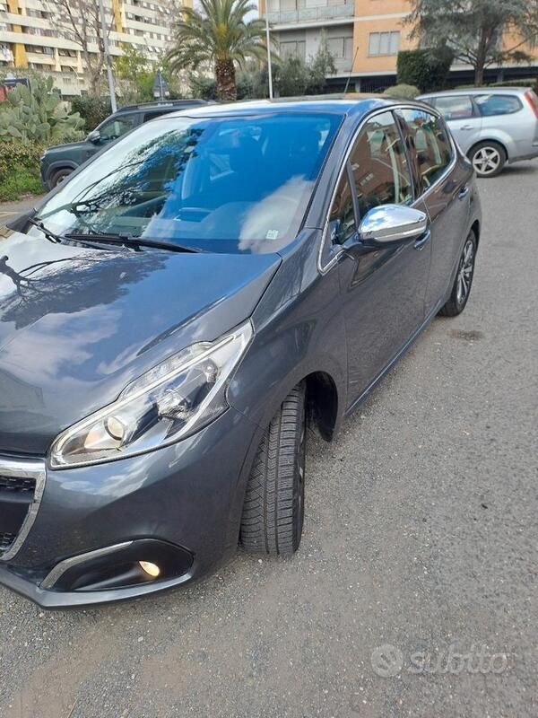 Usata Peugeot 208 Allure 82 CV (60 kW) 2016 Grigio Utilitaria