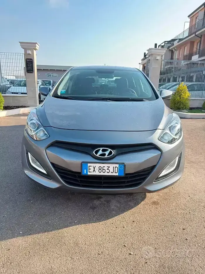 Usata Hyundai i30 GO! 110 CV (80 kW) 2015 Grigio Berlina