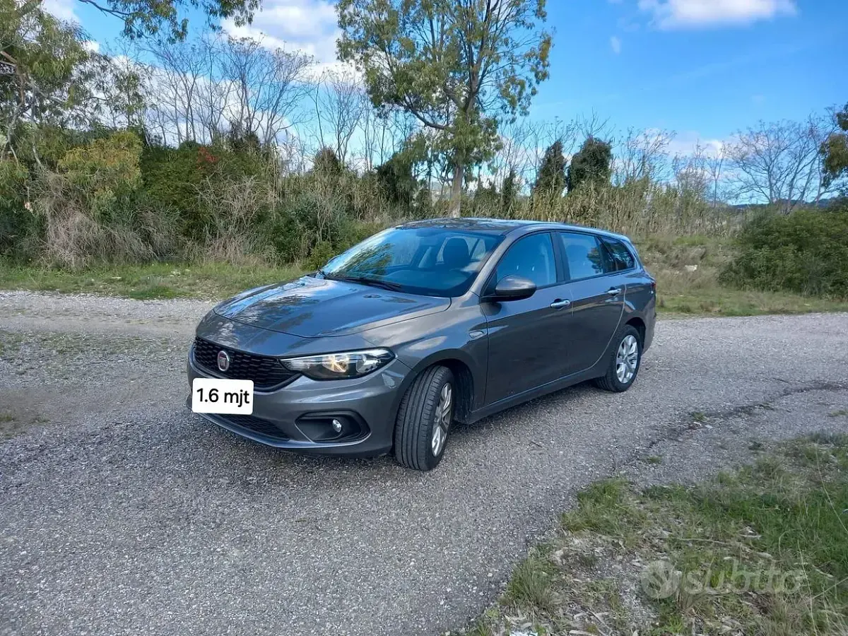 Usata Fiat Tipo S 120 CV (88 kW) 2019 Marrone Station wagon