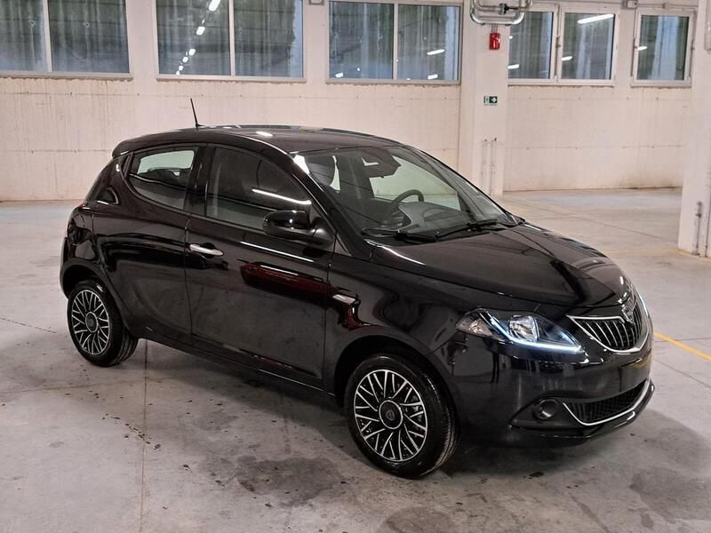 Usata Lancia Ypsilon 69 CV (50 kW) 2024 Nero Utilitaria