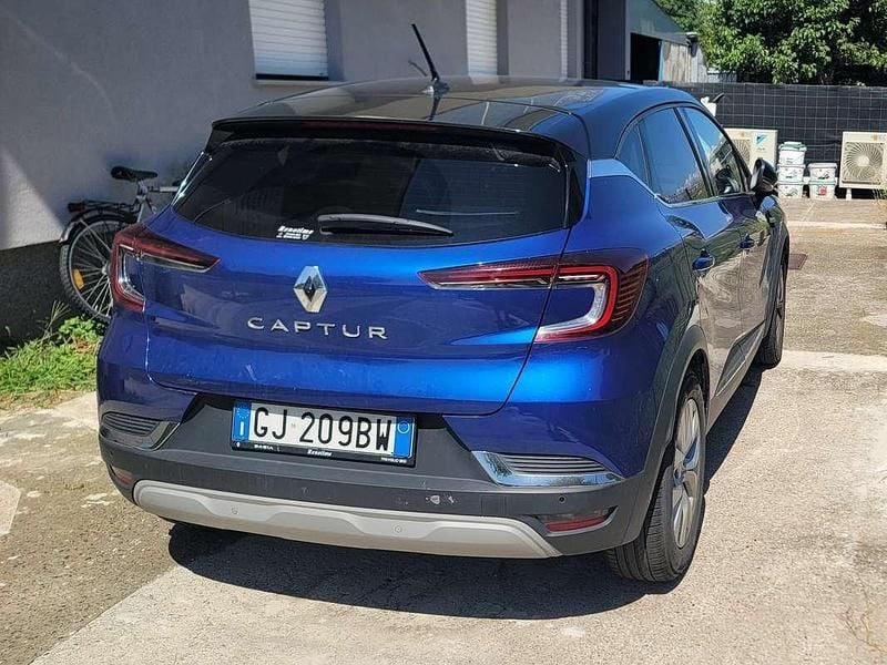 Usata Renault Captur 101 CV (74 kW) 2022 Blu/azzurro SUV